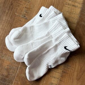 Nike White Athletic Crew Socks like new never worn